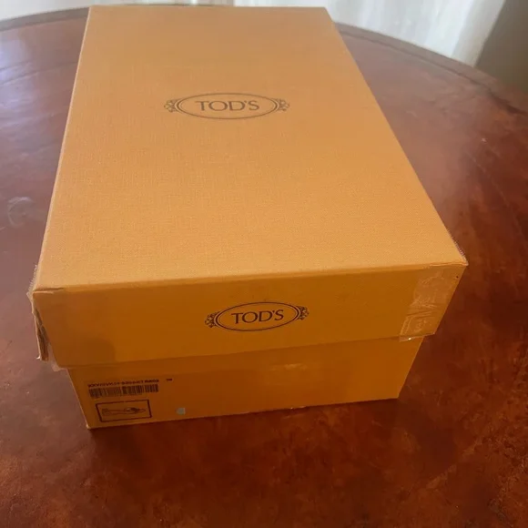 TOD'S Burgundy Leather Kiltie Loafers with Stud Detail - Picture 8 of 8